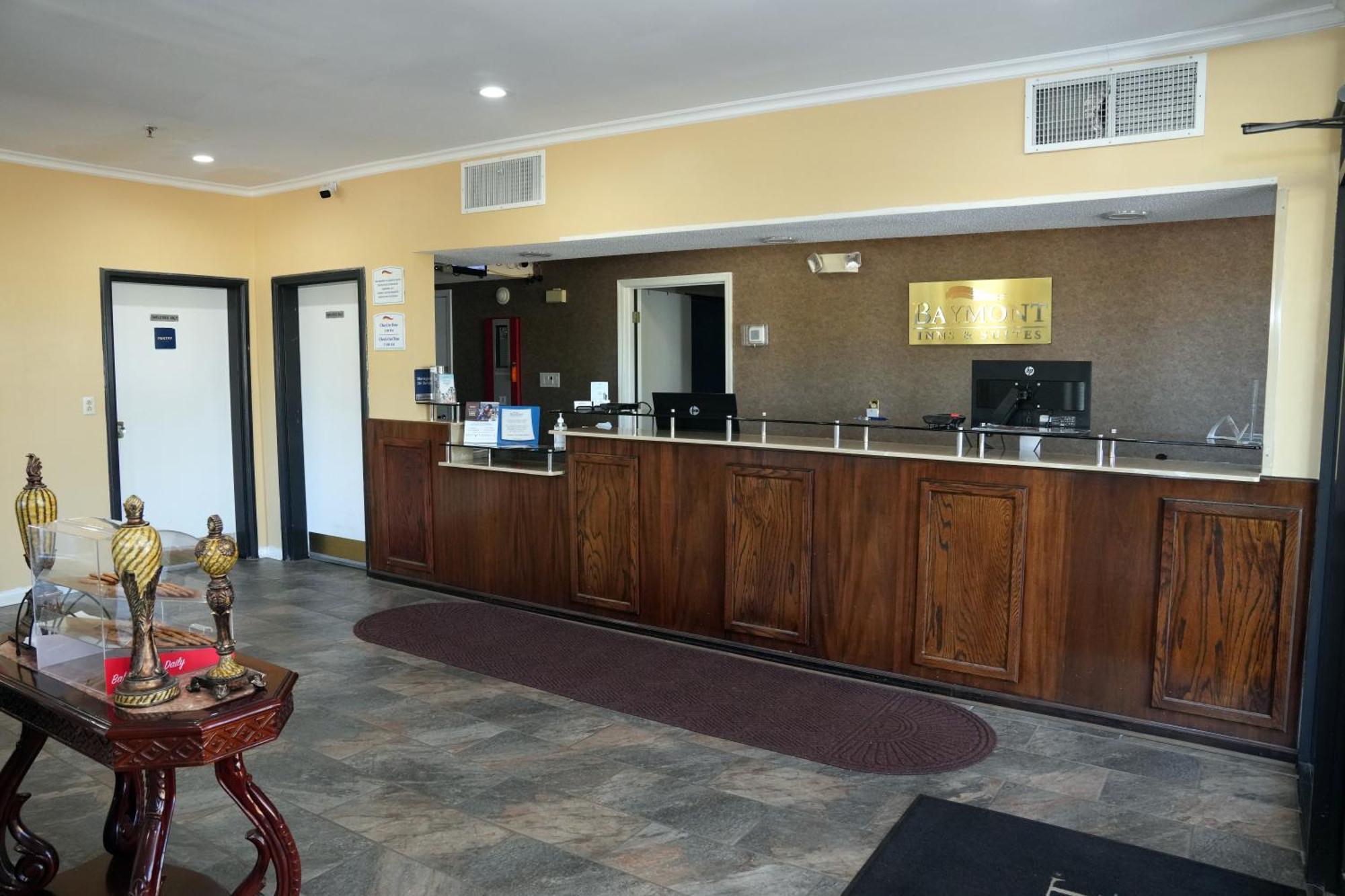 Baymont Inn & Suites Manning Exterior photo