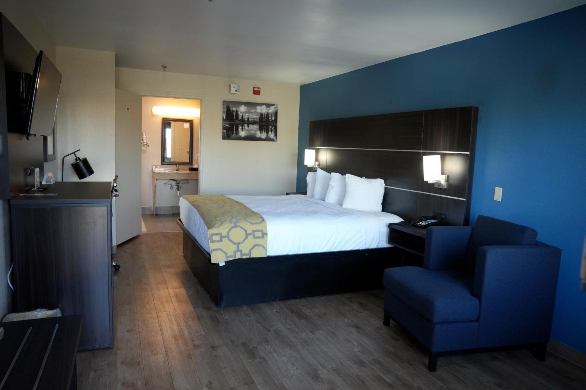 Baymont Inn & Suites Manning Exterior photo